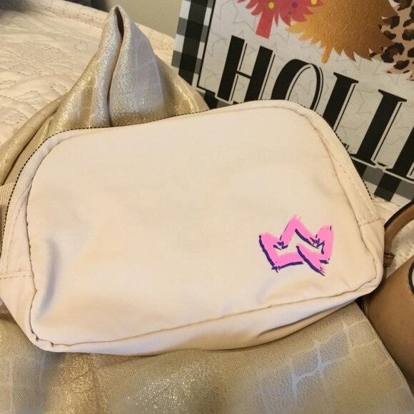 Holiday Gift Bundle Calvin Klein Hobo Bag & Scarf, Wallet, Belt Bag, Bracelet - Picture 6 of 7